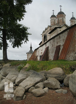 Посещение поселка Кузина во время речного круиза из Санкт-Петербурга
